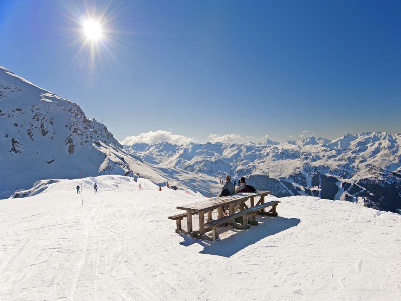 Top Tips to Cut Ski Holiday Costs